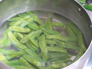 Stir-fried Hericium with Snow Peas recipe