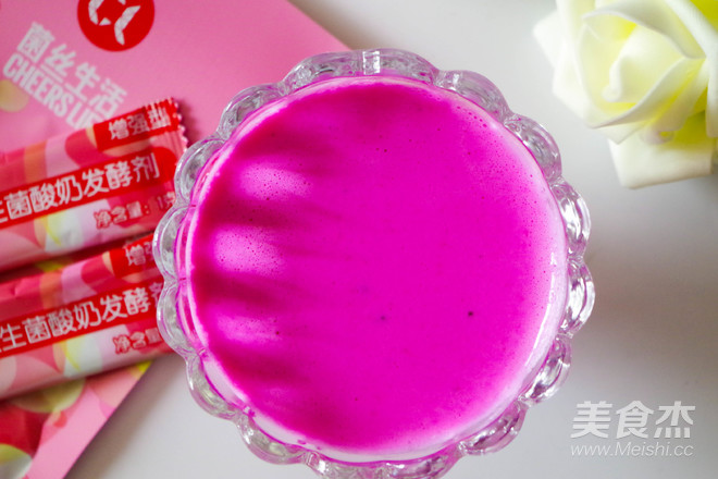 Yogurt Dragon Fruit Milkshake recipe