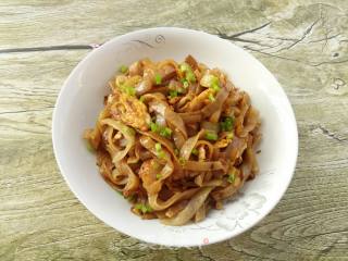 Stir-fried Hor Fun with Chopped Green Onion and Egg recipe