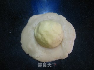 Traditional Classic Moon Cakes: Shuanghe Crisp Moon Cakes recipe