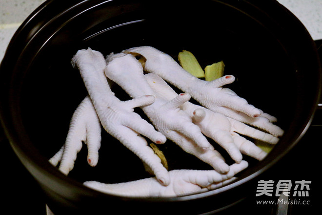 Peanut and Red Date Soup with Chicken Feet recipe