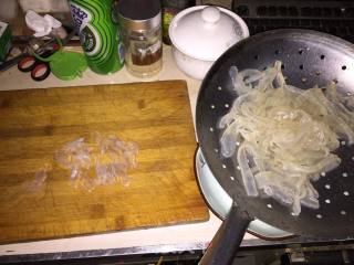 Jellyfish and Cucumber Slices recipe