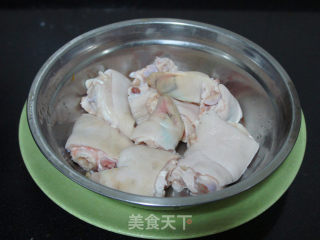 [soybean, Lotus Root and Trotters Soup] recipe