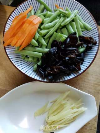 Stir-fried Black Fungus and String Beans with Tender Ginger recipe