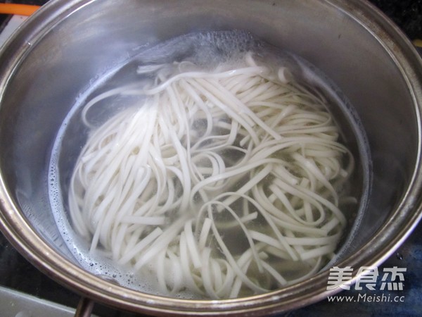 Soy Sauce Noodles with Diced Kohlrabi recipe