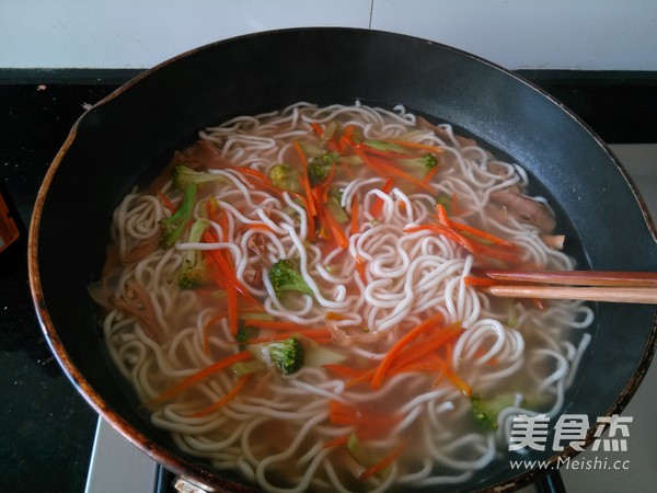 Egg Shredded Vegetable Noodles recipe