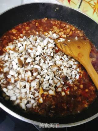 Spicy Mushroom Meat Sauce recipe