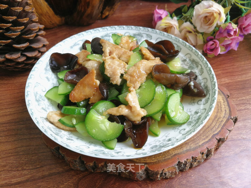 Stir-fried Pork with Cucumber and Black Fungus recipe