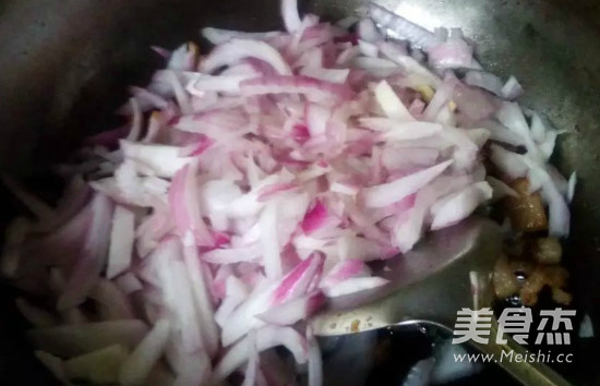 Fried Pork with Onion recipe