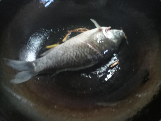 Roasted Crucian Carp with Sour Radish recipe