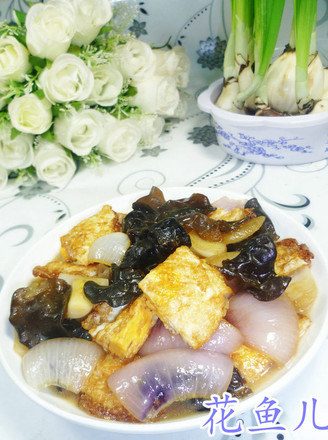 Fried Lotus Leaf Egg with Black Fungus and Onion recipe