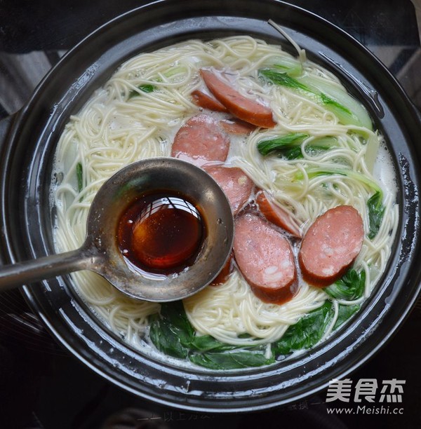 Red Intestine Noodle Soup recipe