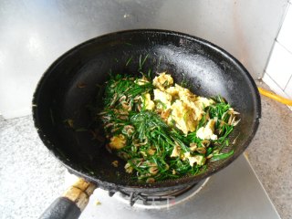 Stir-fried Chives with Egg and Shrimp Skin recipe