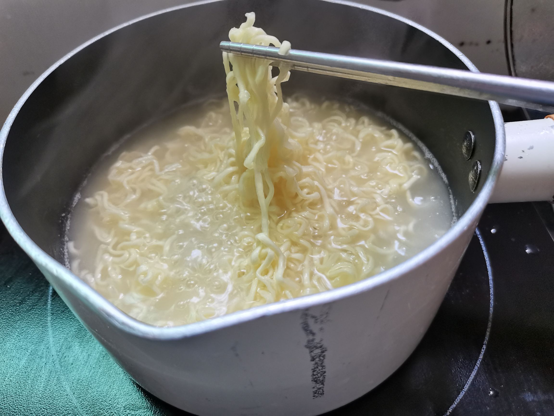 Fried Noodles with Enoki Mushroom recipe