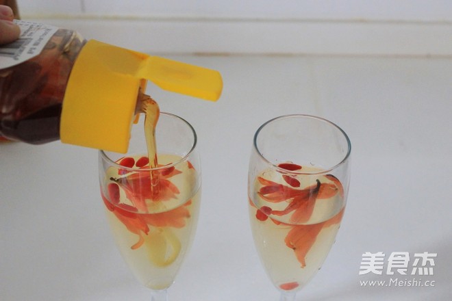 Fragrant Pear Lily Fruit Vinegar Drink recipe