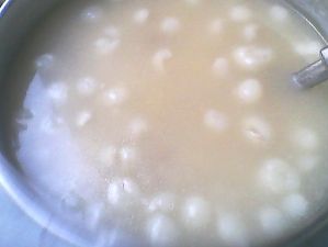 Fresh Longan Meat and Seafood Congee recipe