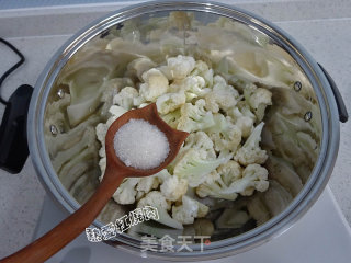 Cauliflower in Tomato Sauce recipe