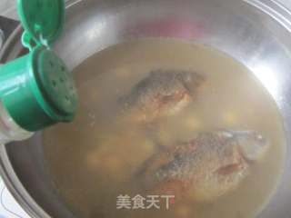 Lotus Seed Crucian Carp Soup recipe