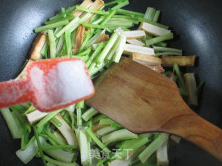 Fried Celery with Fish Tofu recipe