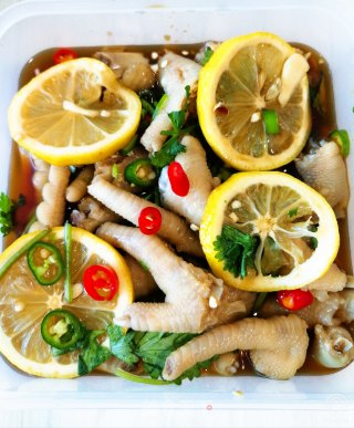 Internet Celebrity Food-"lemon Fragrant Chicken Feet" recipe