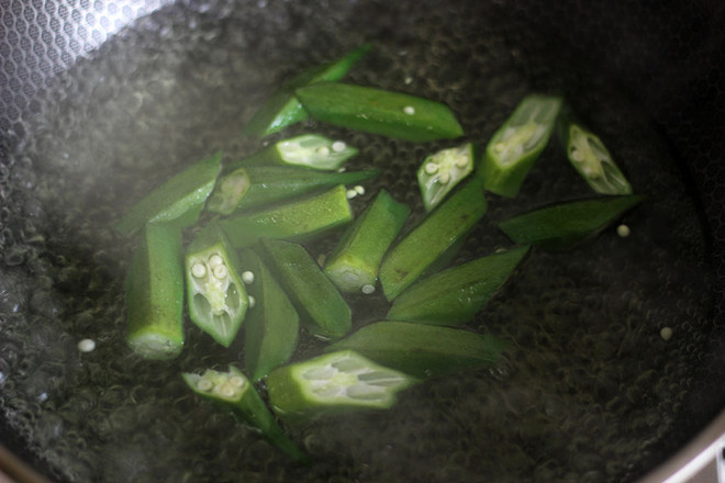 Pasta with Okra and Garlic recipe