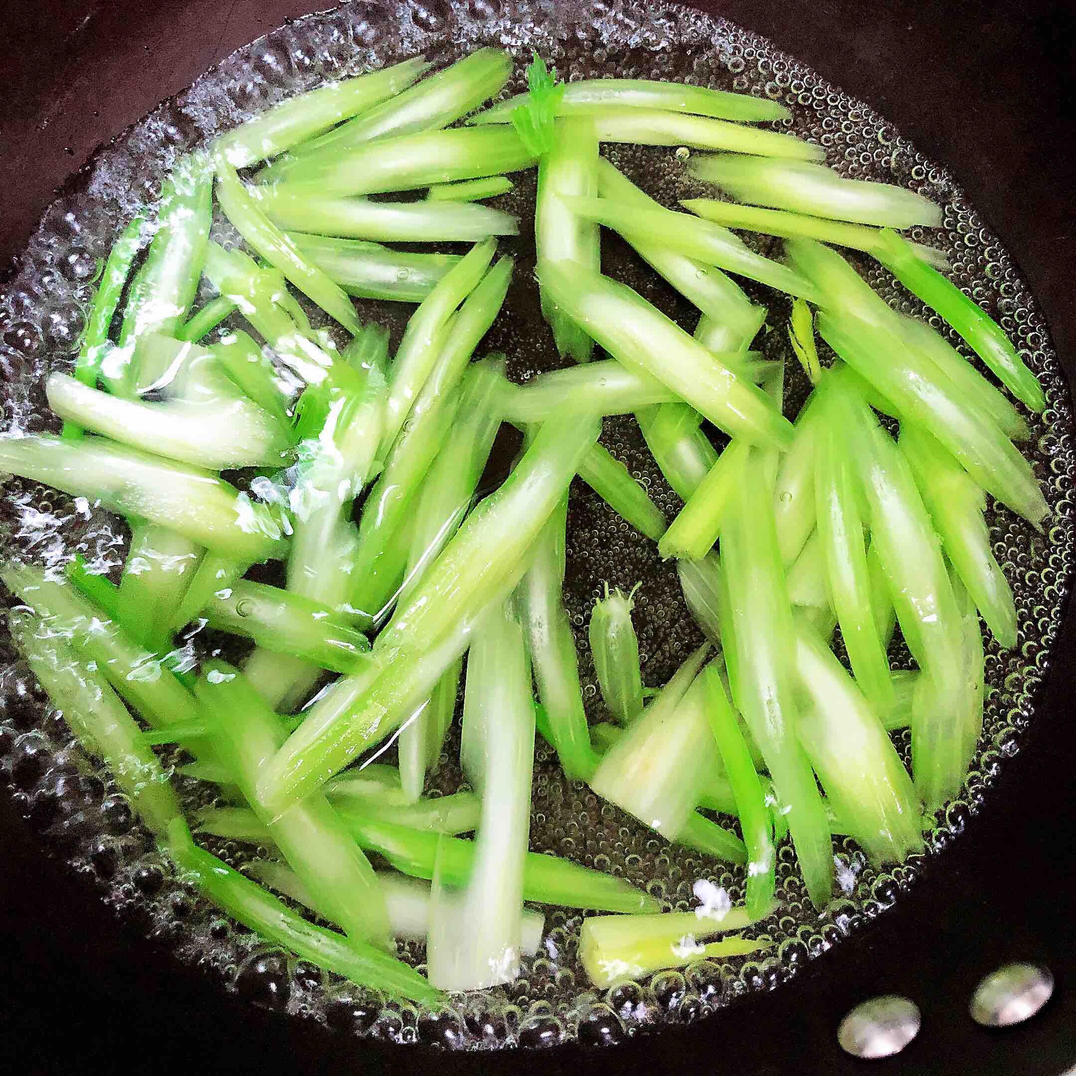 Spicy Celery Squid Rings recipe