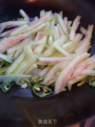 Stir-fried Watermelon Rind with Green Pepper recipe