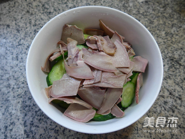 Pig Tongue Mixed with Cucumber recipe