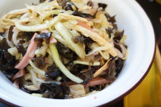 Super Detailed Small Fungus Cold Watermelon Rind-a Home-cooking Dish in The Summer recipe