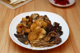 Guangdong Old Fire Soup-morel Agaricus and Mixed Mushroom Soup recipe