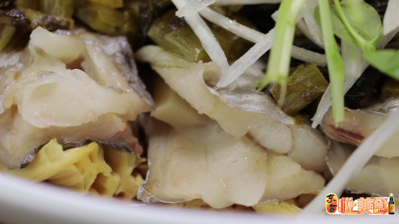 Steamed Boneless Hairtail with Pickled Vegetables recipe