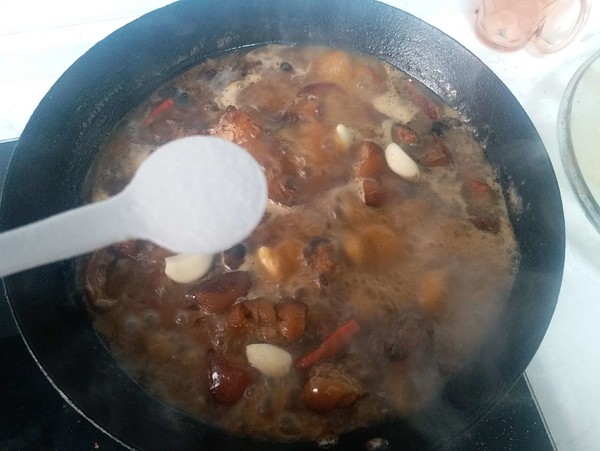 Braised Spicy Pork Trotters with Hard Vegetables on New Year's Eve recipe