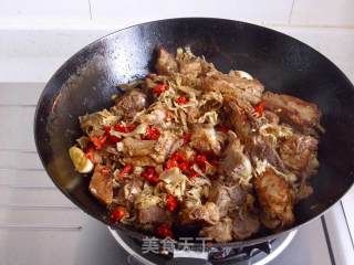 Braised Pork Ribs with Sauce and Bamboo Shoots recipe