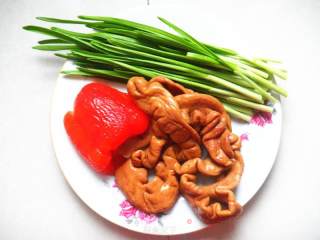 Stir-fried Large Intestine with Green Garlic recipe