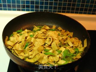 Stir-fried Bean Curd with Green Pepper recipe