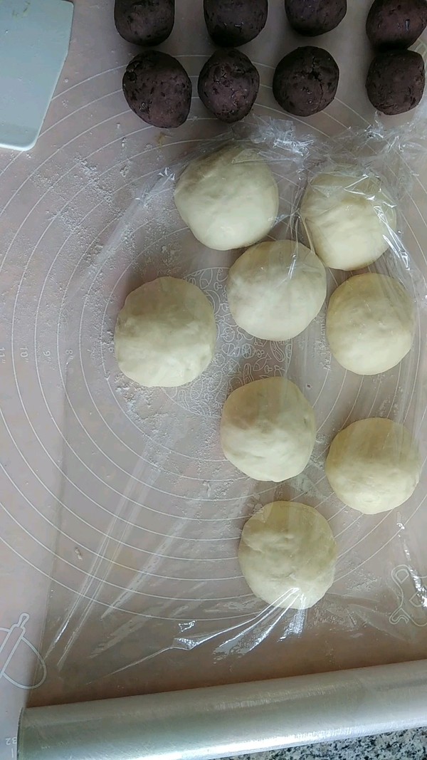 Bean Paste Small Meal Buns recipe