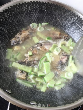 "carrot" Carp Soup with Radish recipe