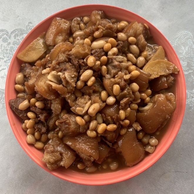 Pork Knuckle Braised Soybeans and Peanuts recipe