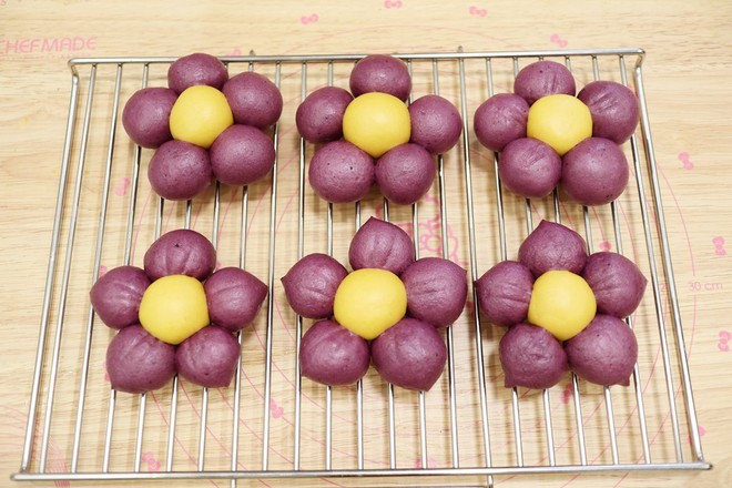 Pumpkin Purple Sweet Potato Flower Bun recipe