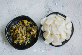 Three Consecutive Rice Cakes-pickled Vegetable Rice Cakes recipe
