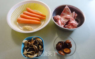 Dried Carrot Soup with Salted Pork Bone and Dried Vegetables recipe