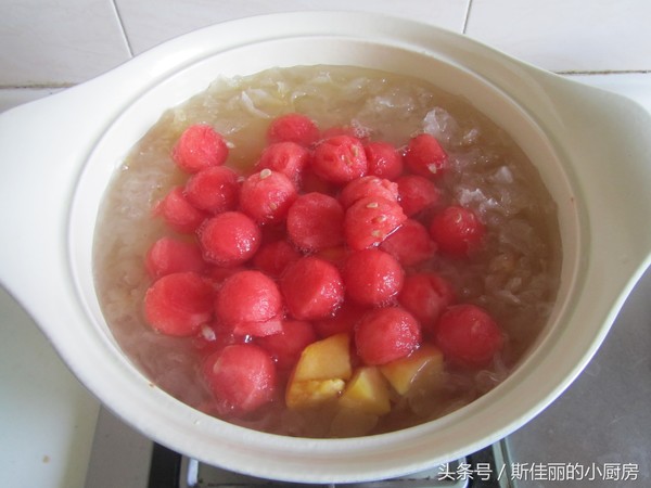 Assorted Fruit Tremella Soup recipe