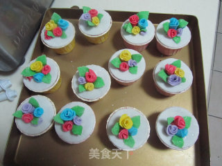 Fondant Flower Cupcakes recipe