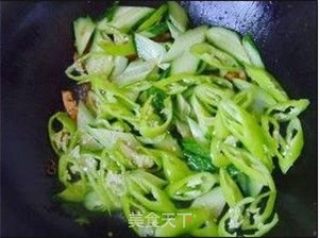 Stir-fried Pork with Green Pepper and Cucumber. recipe