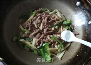 Stir-fried Beef with Bamboo Shoots and Green Peppers recipe