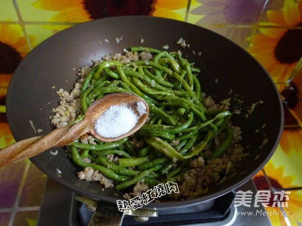 Long Cowpea with Minced Meat recipe