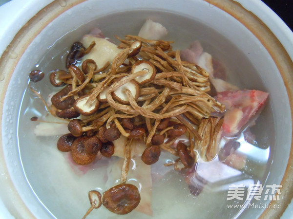 Duck Soup with Tea Tree Mushroom recipe