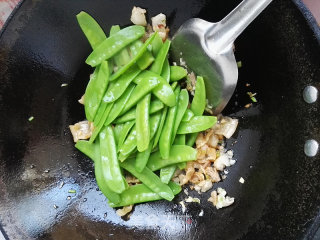 #trust之美# Fried Pork Belly with Snow Peas recipe