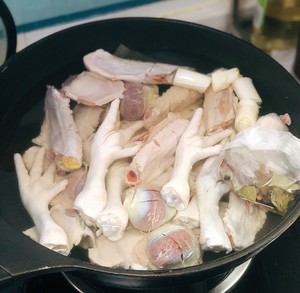 [a Rice Cooker, Duck Neck, Duck Head, Duck Wings, Duck Feet, Duck Tongue, Duck Gizzards, Chicken Feet, Chicken Hearts, Quail Eggs, Tofu, Dried Kelp] recipe