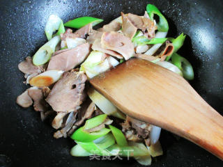 Stir-fried Pork Tongue with Green Onions recipe